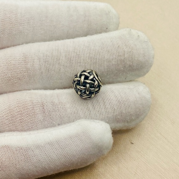 EUC Pandora 790973 Sterling Silver Forever Entwined Openworks Charm - Picture 3 of 9